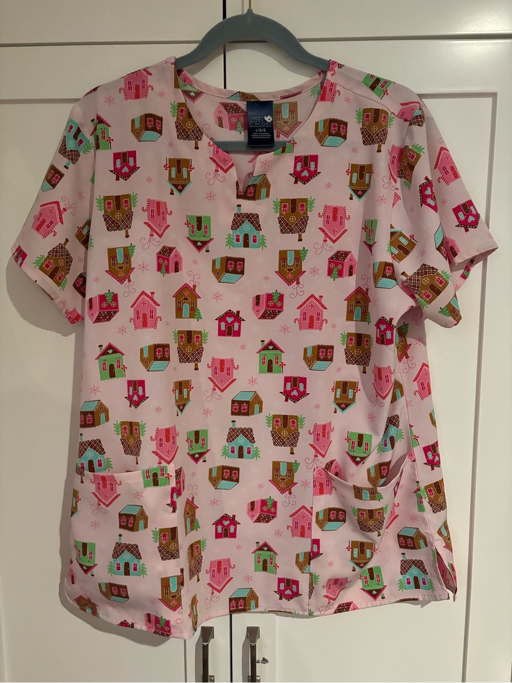 Zoe + Chloe gingerbread scrub top